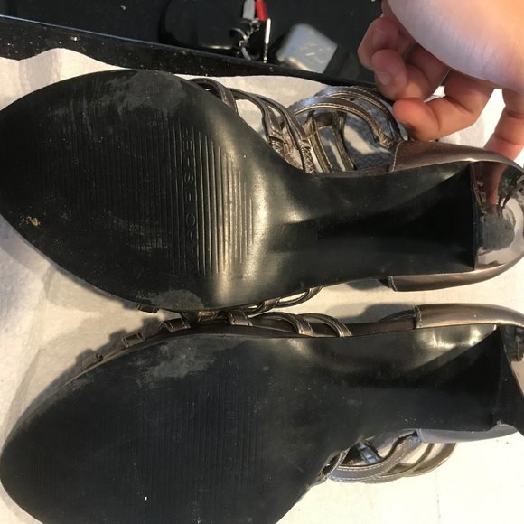 MARC FISHER SILVER HEELS - Picture 4 of 7